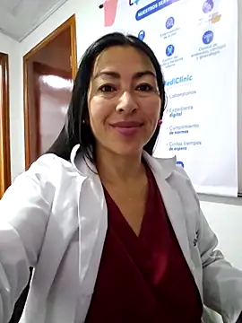 JustSamantha  online show from April 8, 11:10 am