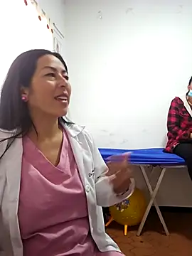 JustSamantha  online show from April 21, 12:11 pm