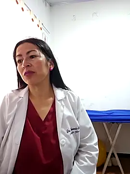 JustSamantha  online show from April 22, 11:45 am