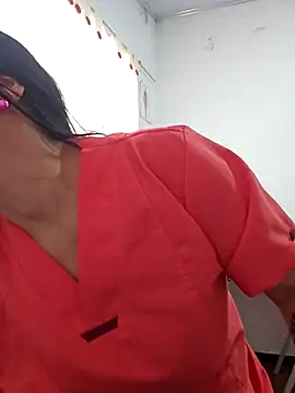 JustSamantha  online show from April 23, 12:40 pm