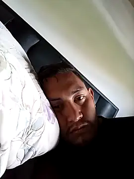 Snapshot of Minnie2013Mickey chatting on December 19, 7:10 pm Minnie2013Mickey online show from December 19, 7:10 pm