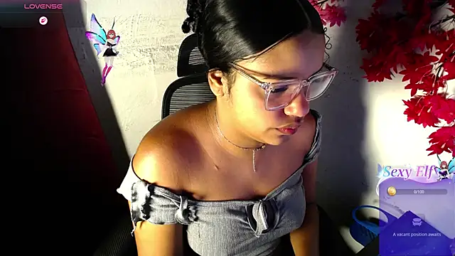 Snapshot of chleo_rosse chatting on July 23, 2:04 pm chleo rosse online show from July 23, 2:04 pm