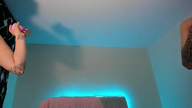 stanandrose  online show from April 22, 3:42 am