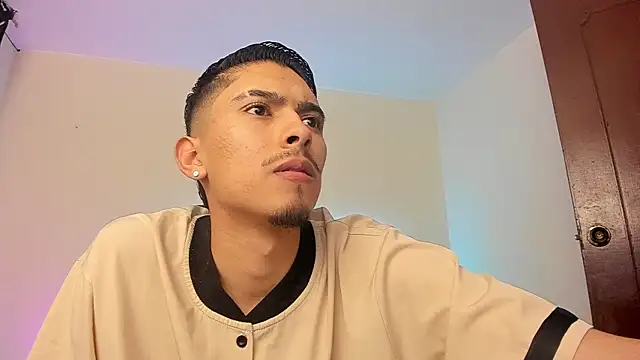 Snapshot of stanandrose_ chatting on June 25, 3:17 am stanandrose online show from June 25, 3:17 am