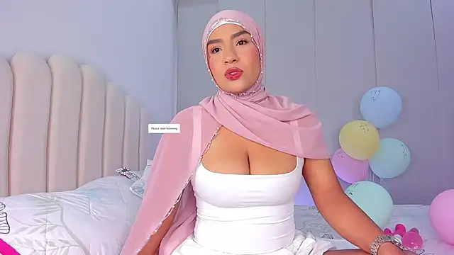 Amira-Zahra online show from April 19, 9:39 pm