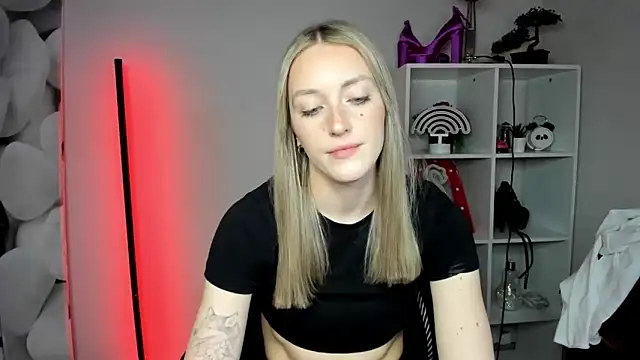 EvelynBlond online show from February 18, 6:37 pm