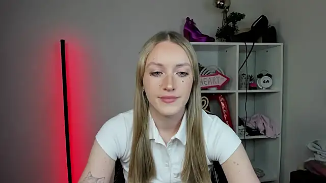 EvelynBlond online show from April 20, 12:30 pm