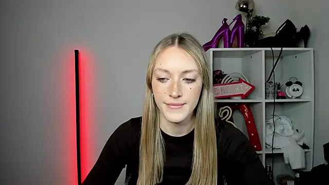 EvelynBlond online show from April 27, 12:36 pm