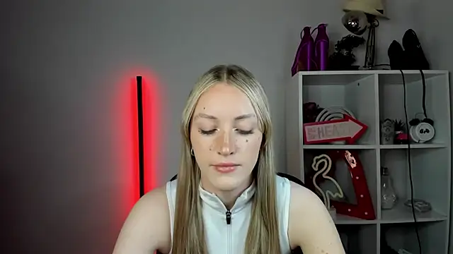 EvelynBlond online show from May 26, 12:34 pm