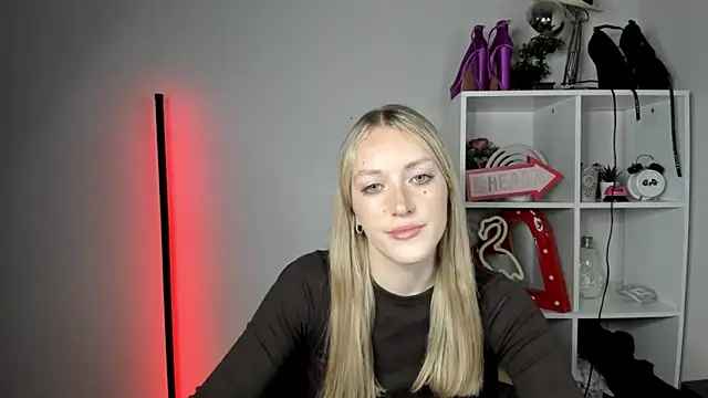 EvelynBlond online show from June 9, 12:39 pm