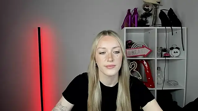 EvelynBlond online show from June 10, 12:37 pm