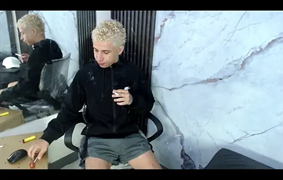 Snapshot of HollmanFronsh chatting on November 27, 2:35 am HollmanFronsh online show from November 27, 2:35 am