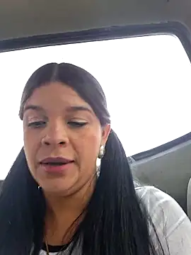 Snapshot of Layla-daring chatting on November 28, 6:43 pm Layla-daring online show from November 28, 6:43 pm