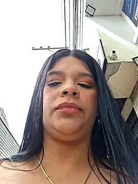 Snapshot of Layla-daring chatting on December 5, 6:15 pm Layla-daring online show from December 5, 6:15 pm