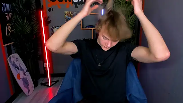 Snapshot of DonaldWoon chatting on November 25, 10:37 am DonaldWoon online show from November 25, 10:37 am