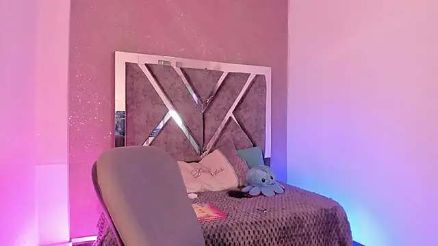 Snapshot of frany_wolf_ chatting on December 3, 4:42 am frany wolf online show from December 3, 4:42 am