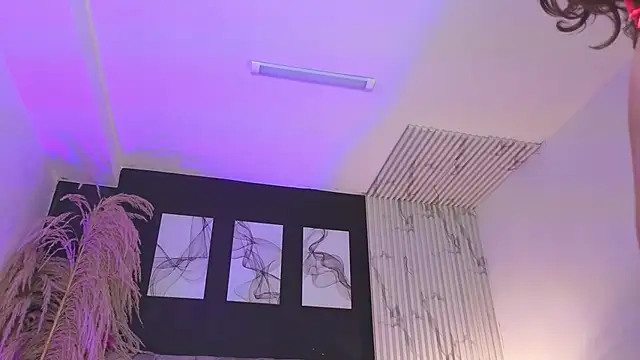 dahianae   online show from February 7, 3:32 am