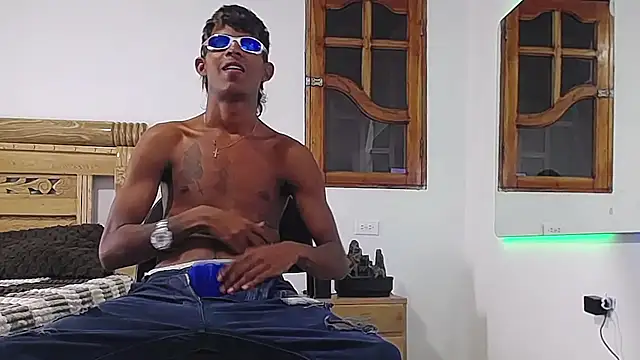 Snapshot of black_boy22_ chatting on December 1, 2:49 am black boy22 online show from December 1, 2:49 am