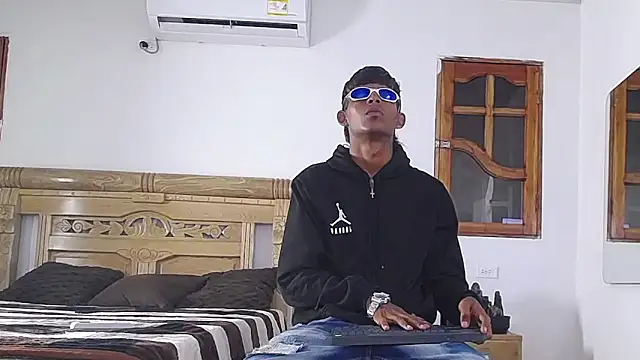 Snapshot of black_boy22_ chatting on December 2, 2:17 am black boy22 online show from December 2, 2:17 am