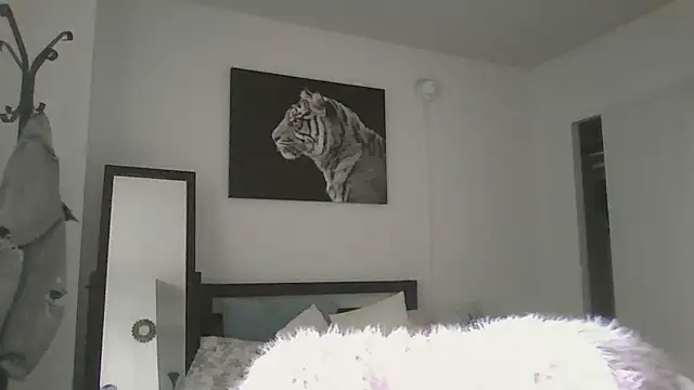 cryptokimgirl online show from March 4, 1:11 am