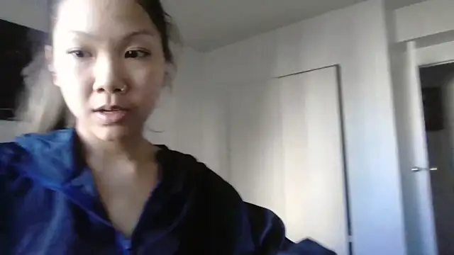 cryptokimgirl online show from March 6, 6:15 pm