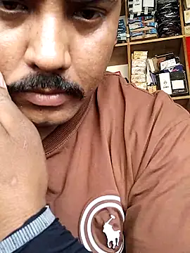 Snapshot of Roy___121 chatting on May 30, 9:39 am Roy 121 online show from May 30, 9:39 am