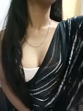 Snapshot of Roja__ chatting on December 16, 9:47 am Roja online show from December 16, 9:47 am