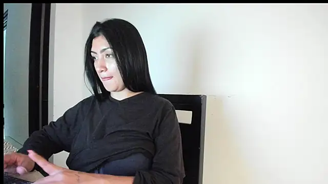 miabelmonte online show from November 27, 5:15 pm