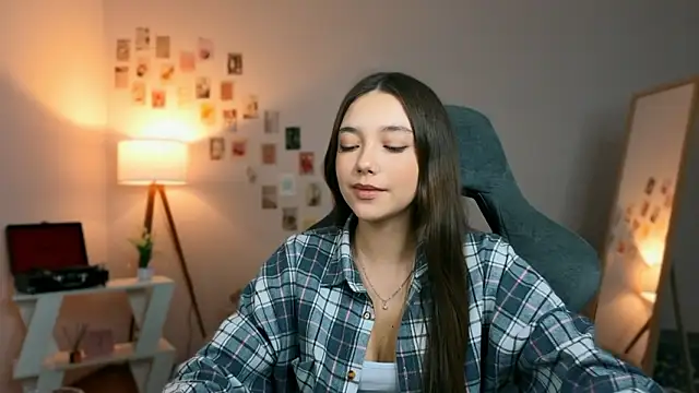 Vexorine online show from March 19, 7:40 pm