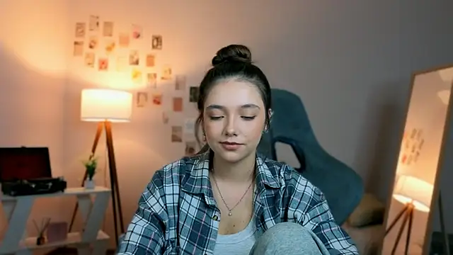 Vexorine online show from April 21, 7:39 pm