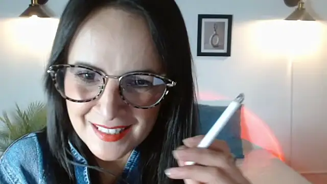 Juliana  lx online show from March 24, 2:00 pm