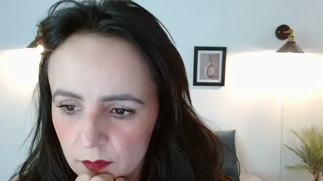 Juliana  lx online show from April 10, 2:00 pm