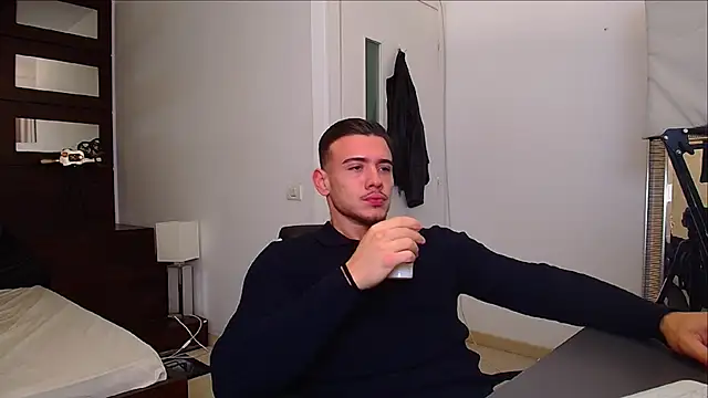 Snapshot of ElijahThorne chatting on November 24, 5:29 am ElijahThorne online show from November 24, 5:29 am