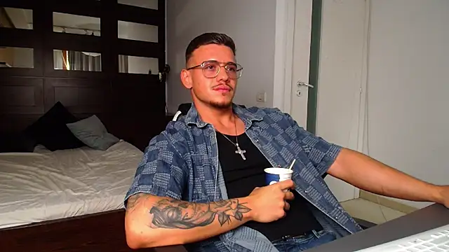 ElijahThorne online show from March 14, 9:26 am