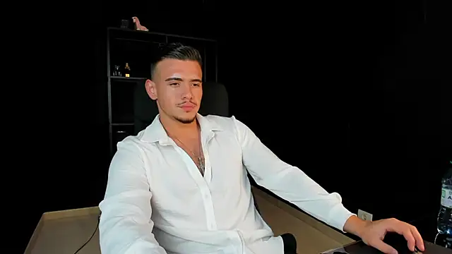 ElijahThorne online show from April 10, 6:40 am