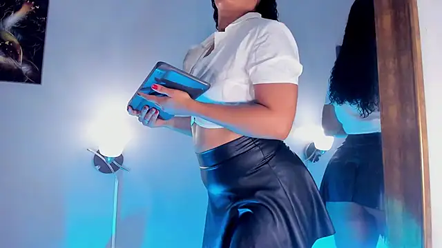 Snapshot of Cami_Ortiiz chatting on November 27, 12:18 pm Cami Ortiiz online show from November 27, 12:18 pm