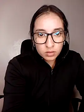 kira-stormm online show from June 8, 1:50 am