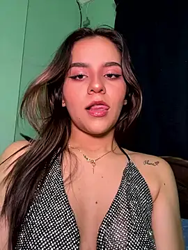 Snapshot of _Sweetlove_ chatting on December 17, 12:05 am Sweetlove online show from December 17, 12:05 am