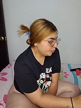 Snapshot of mila_curvy chatting on December 18, 9:37 am mila curvy online show from December 18, 9:37 am