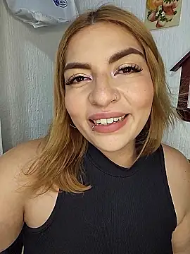 Snapshot of mila_curvy chatting on January 10, 10:14 pm mila curvy online show from January 10, 10:14 pm