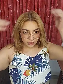 Snapshot of mila_curvy chatting on January 16, 5:11 am mila curvy online show from January 16, 5:11 am