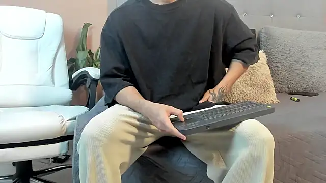 eren jeager online show from April 20, 1:19 am