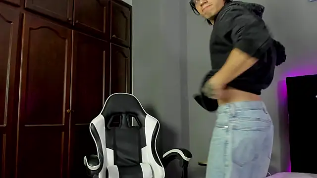 eren jeager online show from April 22, 1:52 am