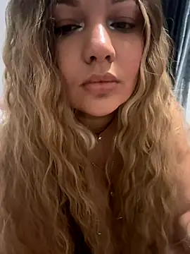 Snapshot of lasirenitabella chatting on November 21, 2:21 am lasirenitabella online show from November 21, 2:21 am