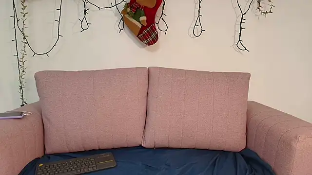 Snapshot of madison_jones_ chatting on December 16, 9:09 pm madison jones online show from December 16, 9:09 pm