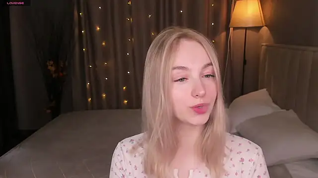 Shy Polly online show from April 26, 12:08 am