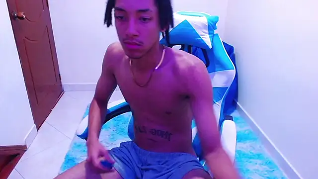 Snapshot of smith_66jr chatting on December 4, 12:20 am smith 66jr online show from December 4, 12:20 am