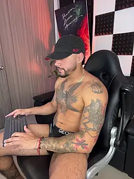 Snapshot of NikoHank chatting on November 25, 4:23 am NikoHank online show from November 25, 4:23 am