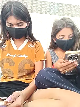 Snapshot of Lovely--girl chatting on May 9, 11:15 am Lovely--girl online show from May 9, 11:15 am