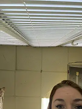 Snapshot of VaryaRose chatting on December 1, 2:27 am VaryaRose online show from December 1, 2:27 am